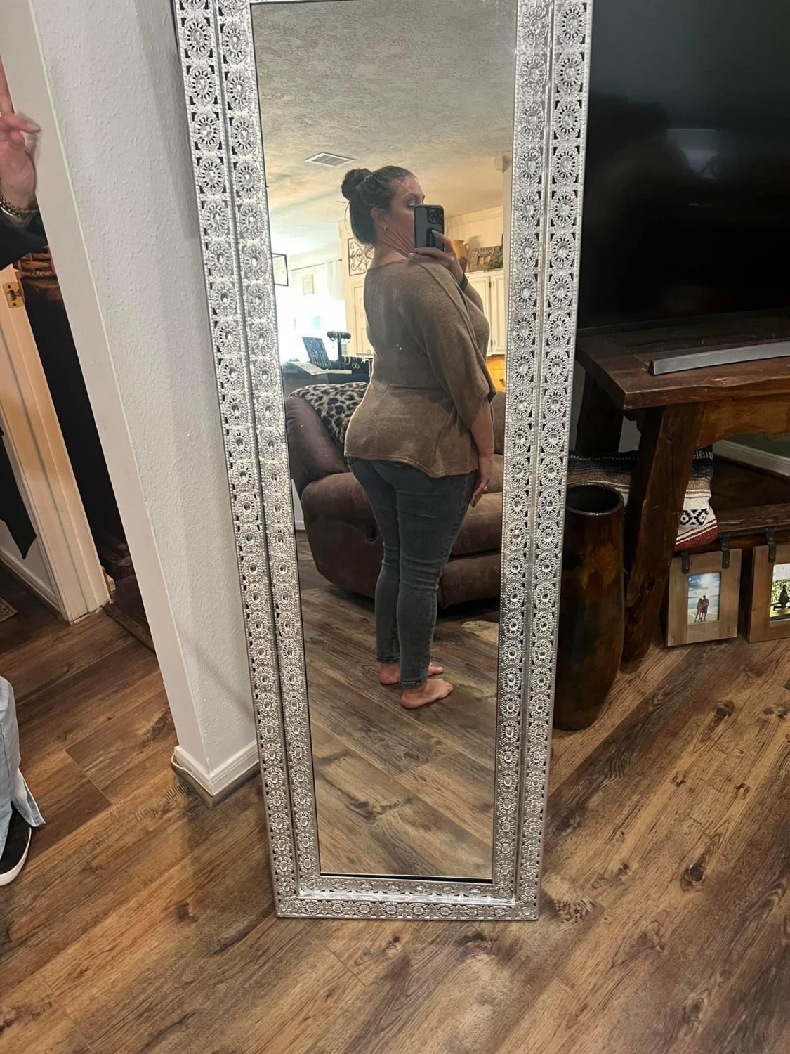 Old milf with big ass and cute feet I would it it raw #CBsBCQvG