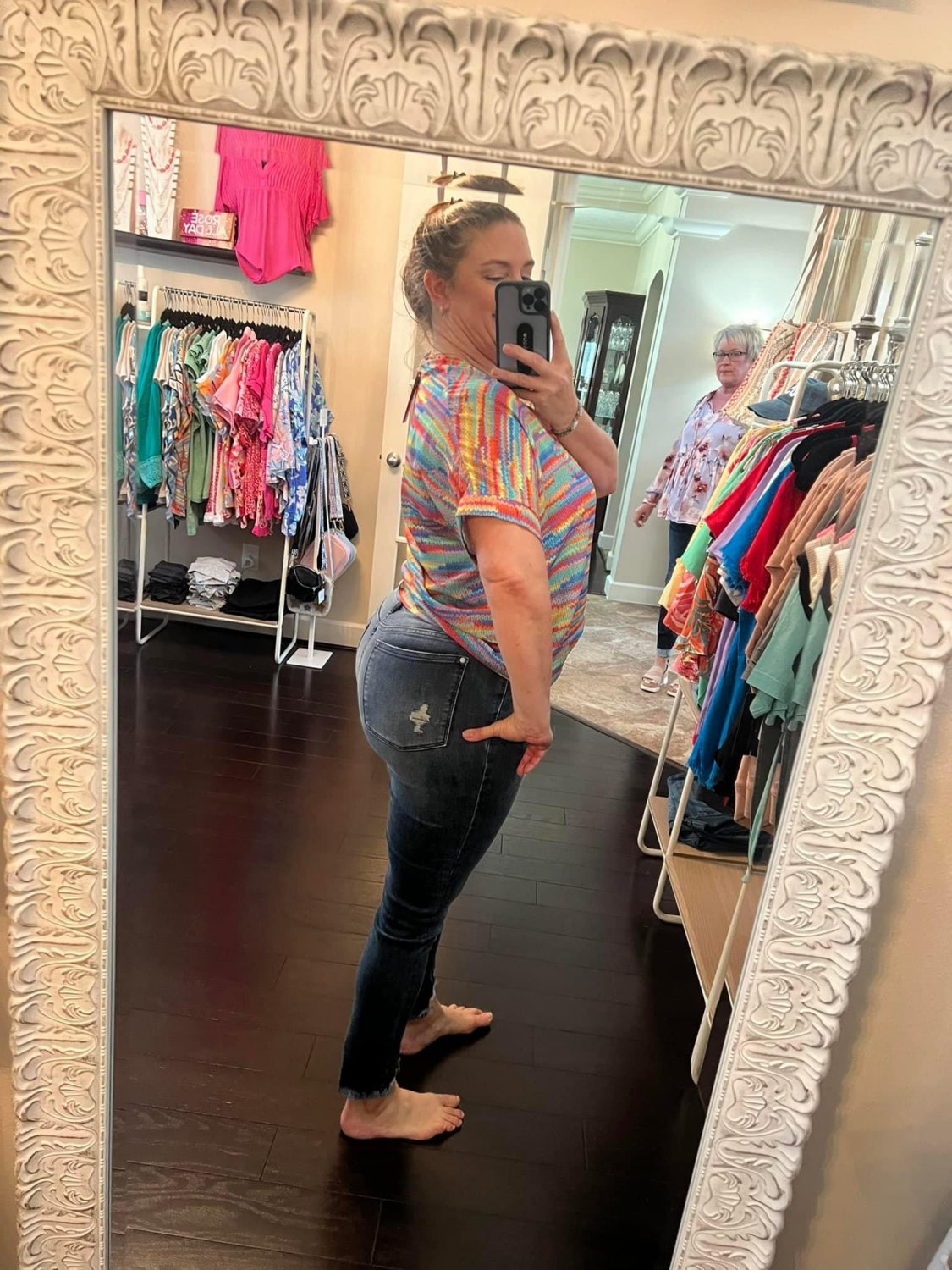 Old milf with big ass and cute feet I would it it raw #l0fgl5dy