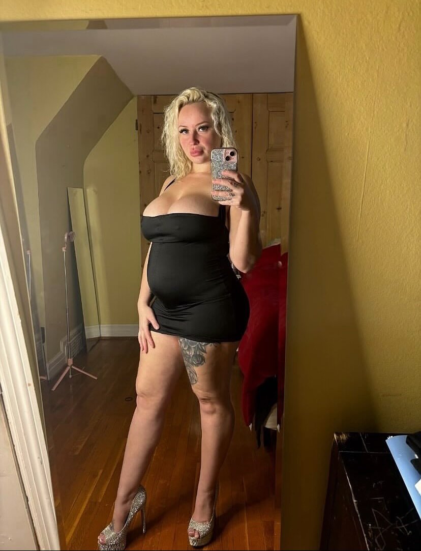 who is this SLUTTY SLUT? (NAME PLS) #9QL4ngVu